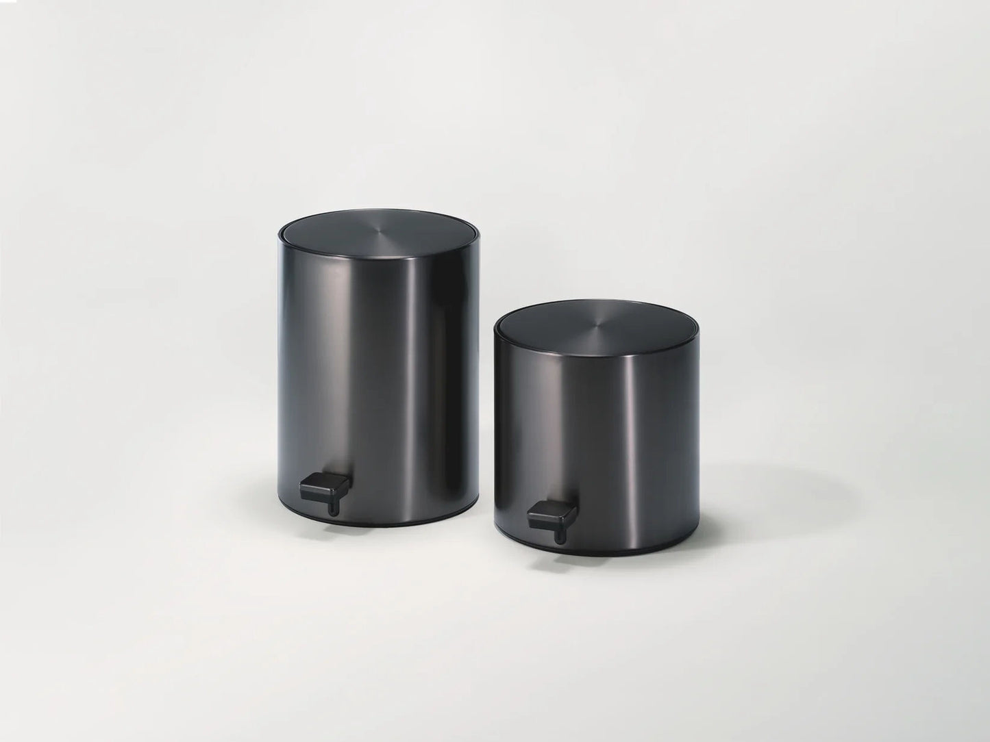 Tmavě šedý designový pedálový koš Gun Metal Decor Walther