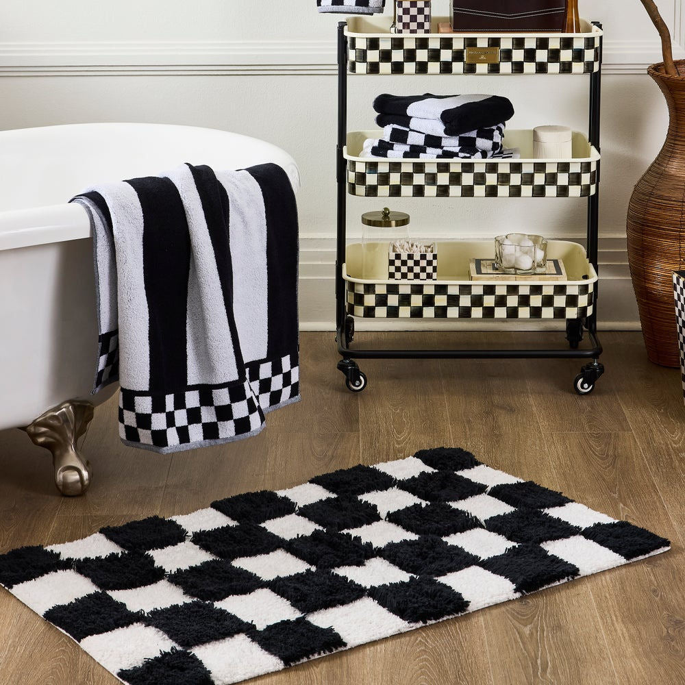 Luxusní bavlněná koupelnová předložka MacKenzie-Childs Checkerboard Black s černým šachovnicovým vzorem Waterfall Bathrooms