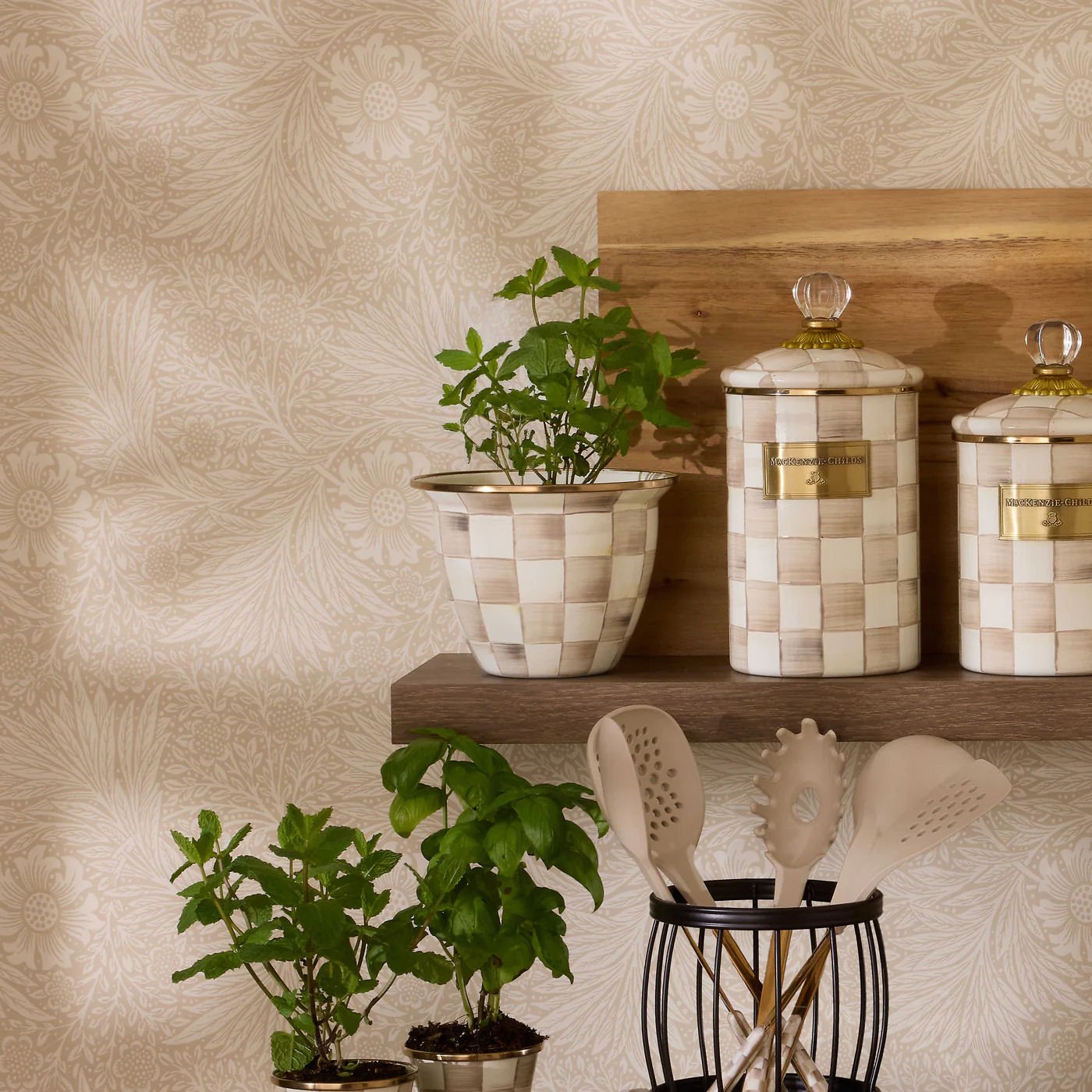 Velký luxusní smaltovaný květináč s ručně malovaným hnědým kostkovaným vzorem Mocha Check a bronzovým okrajem MacKenzie-Childs Waterfall Bathrooms