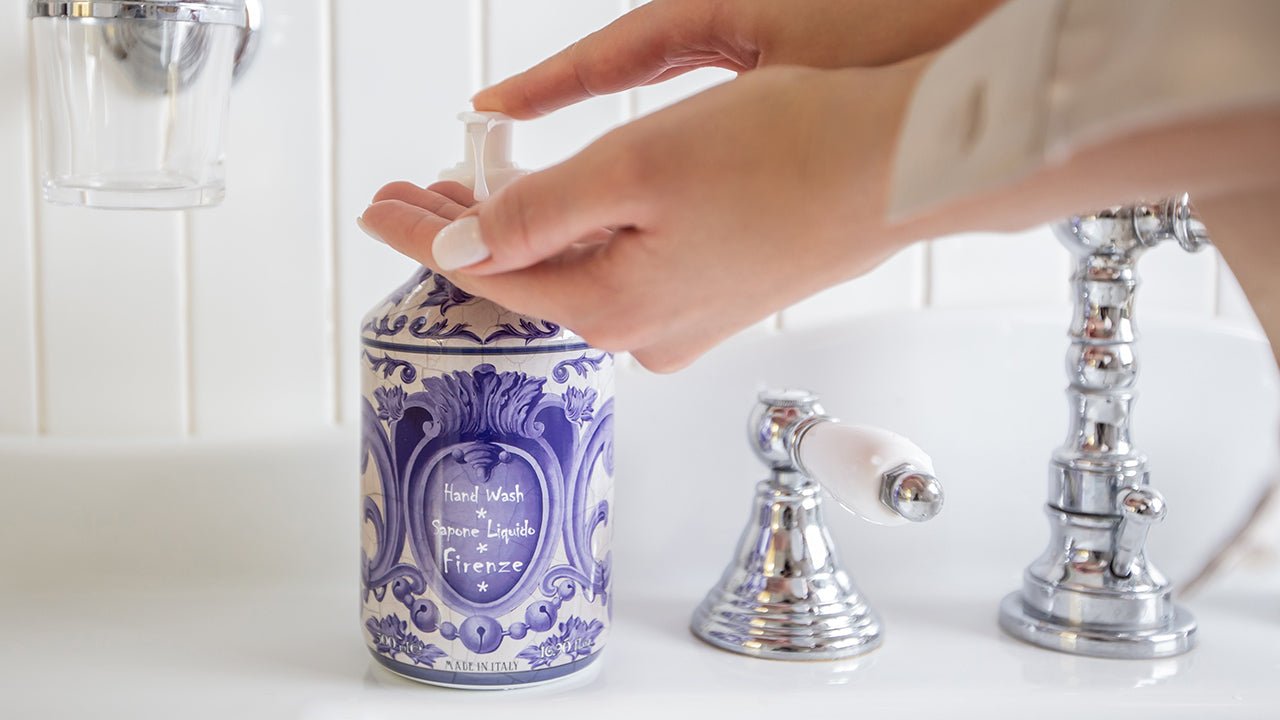 Hydratační tělový krém Rudy Profumi Firenze, s vůní Bílých Květů a Ambry, 450 ml, Waterfall Bathrooms.