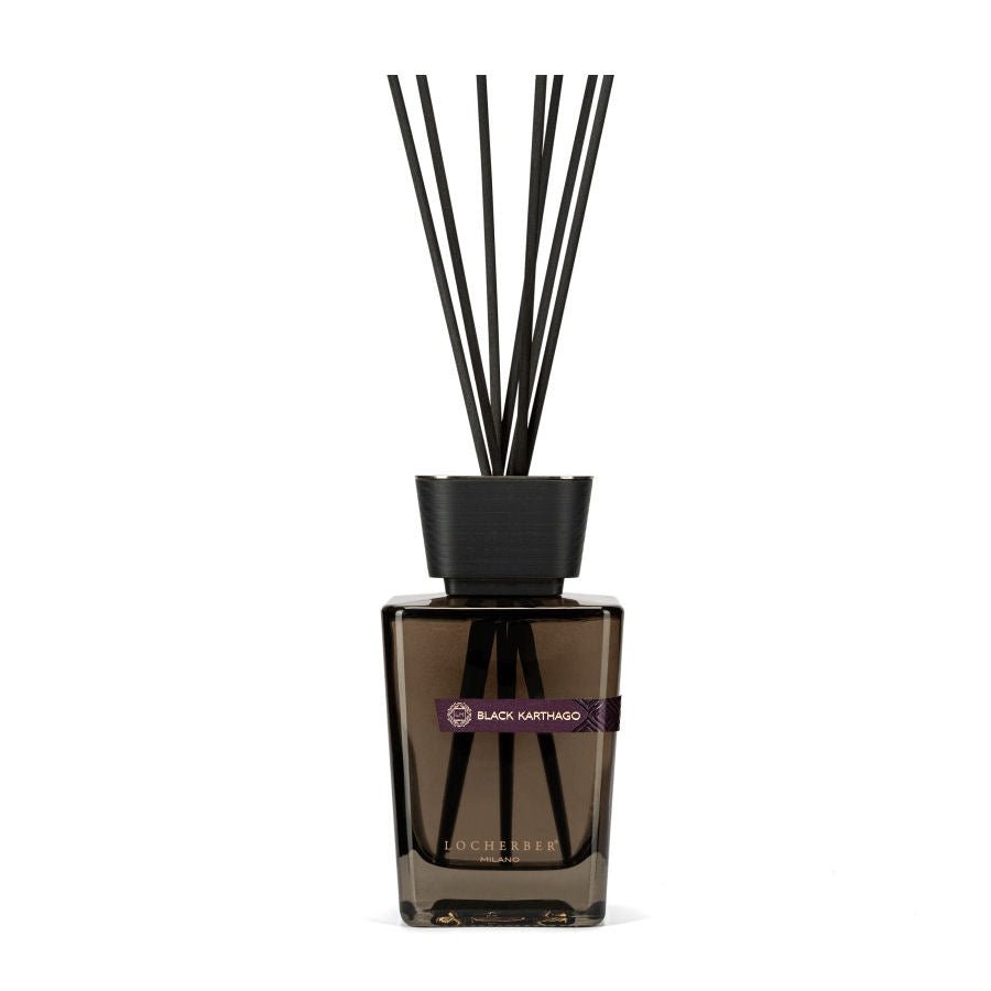 Aroma difuzér Black Karthago od Locherber Milano, vůně grapefruit, datle, vanilka, design Skyline Collection, Waterfall Bathrooms.