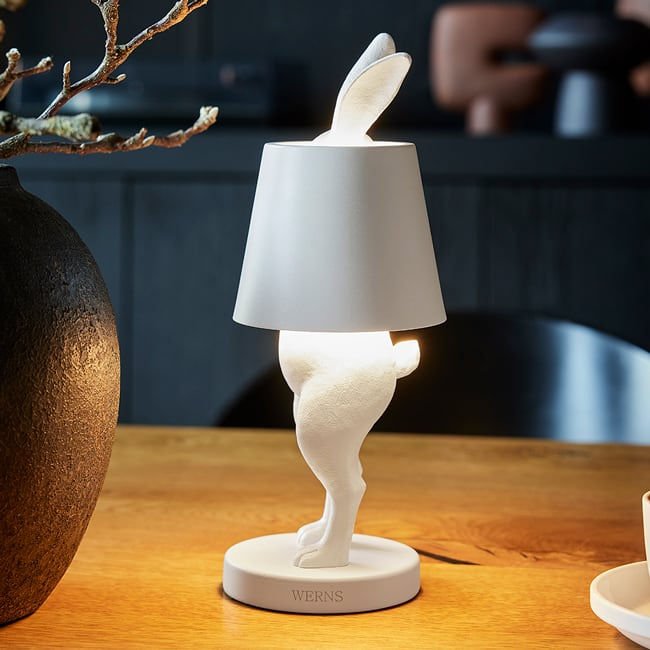 Bezdrátová stolní LED lampa Hiding Rabbit z kvalitního polyresinu v matně bílém provedení od prestižní značky WERNS - Waterfall Bathrooms