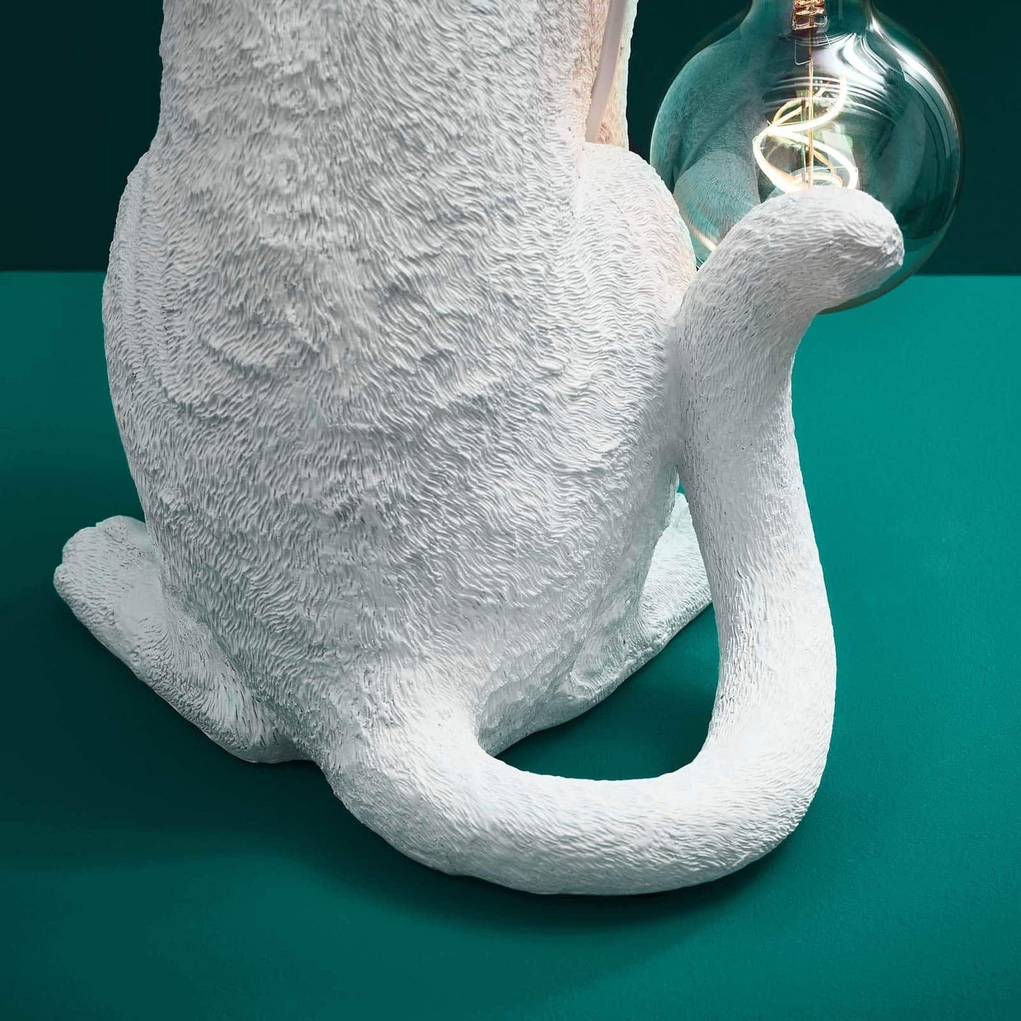 Stolní lampa v designu kočky