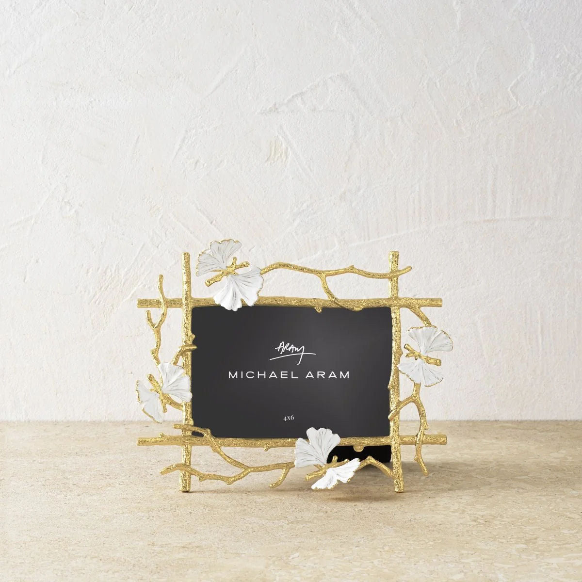 Luxusní kovový fotorámeček Michael Aram Butterfly Ginkgo Gold v elegantní zlaté a bílé barvě ozdobí každý prémiový interiér - Waterfall Bathrooms