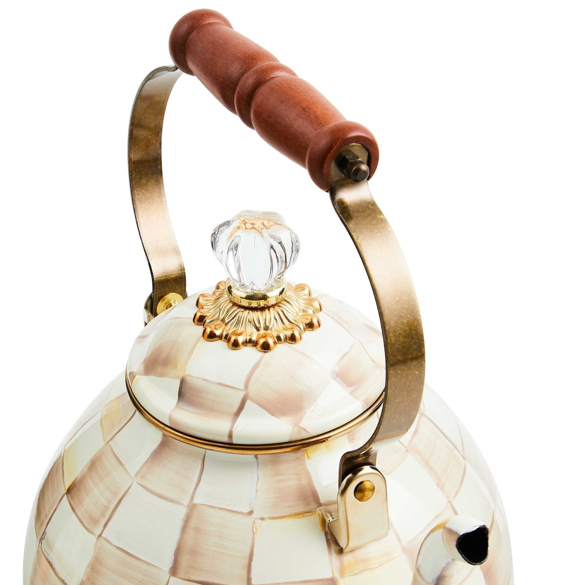 Čajová konvice Mocha Check (2,84 L) od MacKenzie-Childs, ručně malovaná, kávový kostkovaný vzor, Waterfall Bathrooms.
