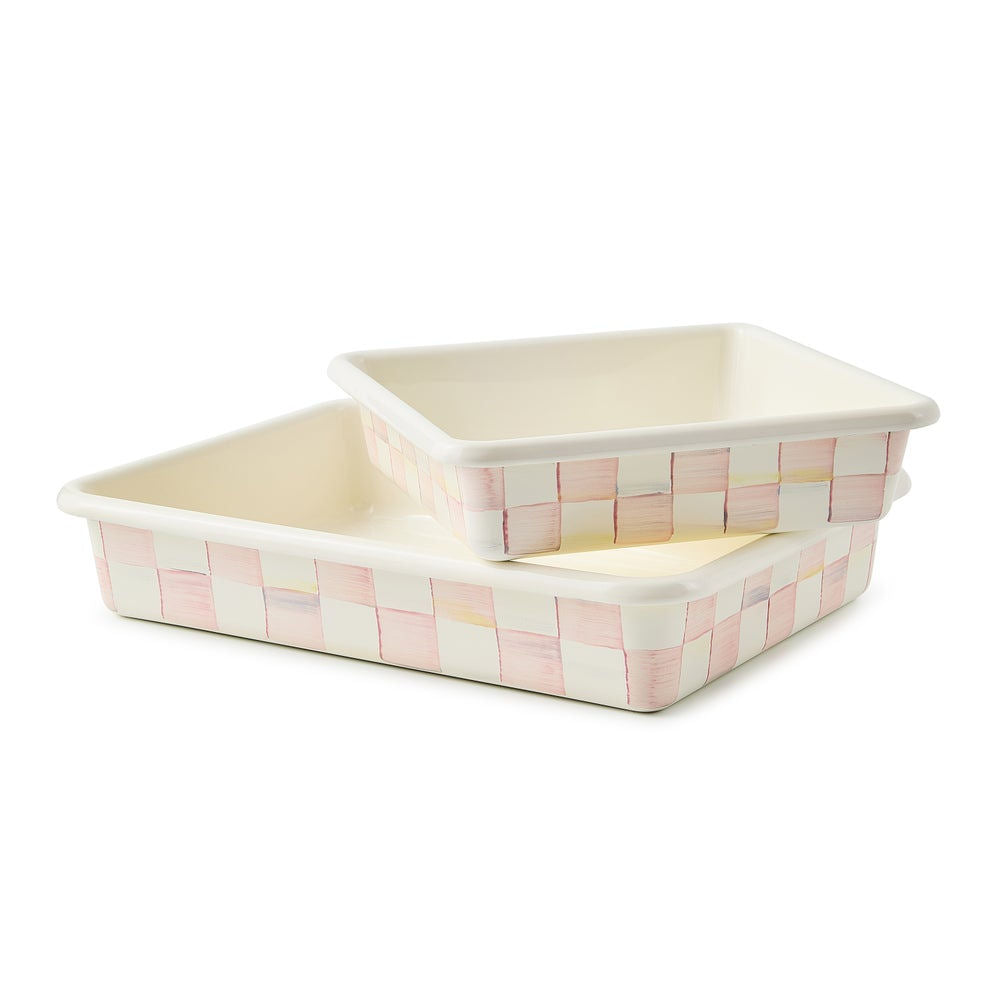 Čtvercová ocelová forma na pečení s ručně malovaným růžovým kostkovaným vzorem Rosy Check Square Baking Pan MacKenzie-Childs Waterfall Bathrooms