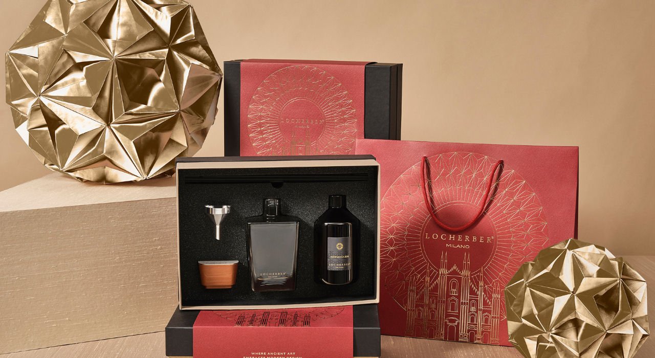 Dárkový set Aroma difuzér Black Karthago (500 ml) od Locherber Milano, vůně granátové jablko, grapefruit, datle a vanilka, Waterfall Bathrooms.