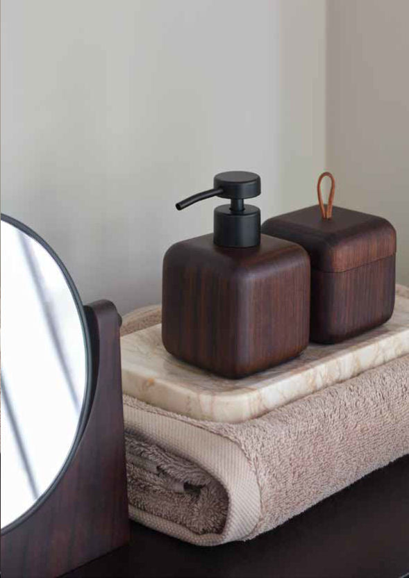 Luxusní tmavě hnědý dávkovač mýdla Aquanova Ebony vdechne vaší koupelně přírodní eleganci - Waterfall Bathrooms