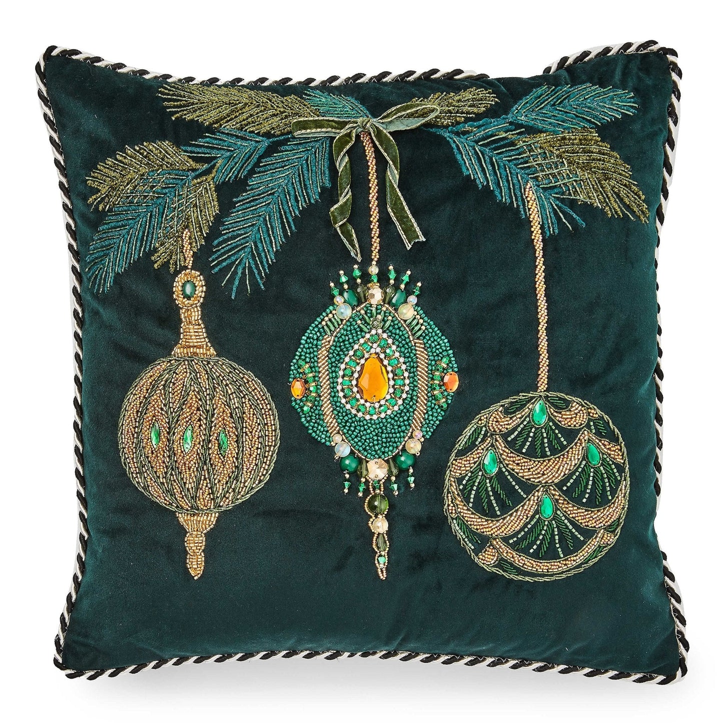 Luxusní smaragdově zelený sametový polštář Emerald Ornaments s bohatou dekorativní výšivkou přináší do interiéru výjimečnou eleganci - Waterfall Bathrooms
