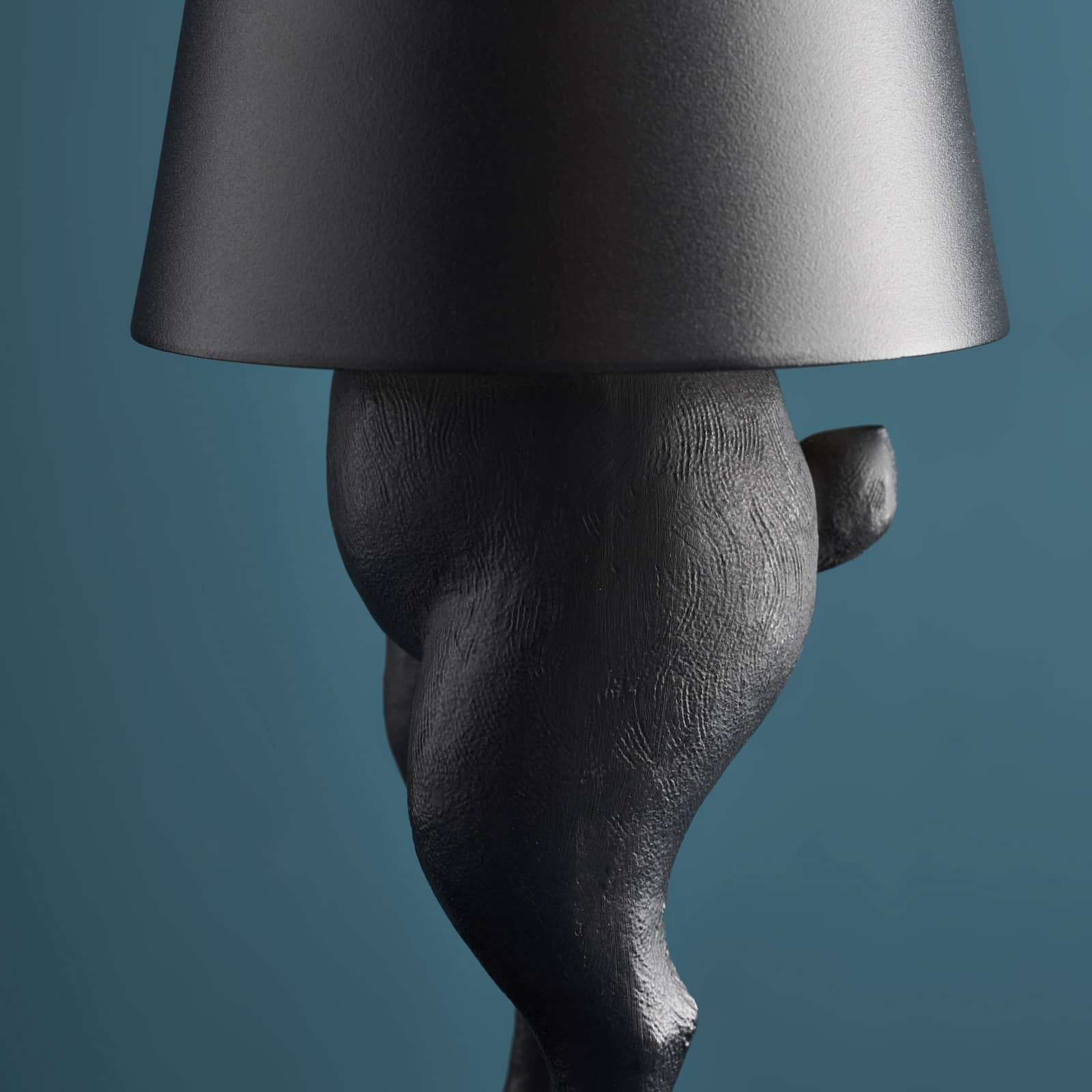 Luxusní designová bezdrátová stolní lampa Hiding Rabbit v matně černé barvě představuje elegantní a originální osvětlení interiéru - Waterfall Bathrooms