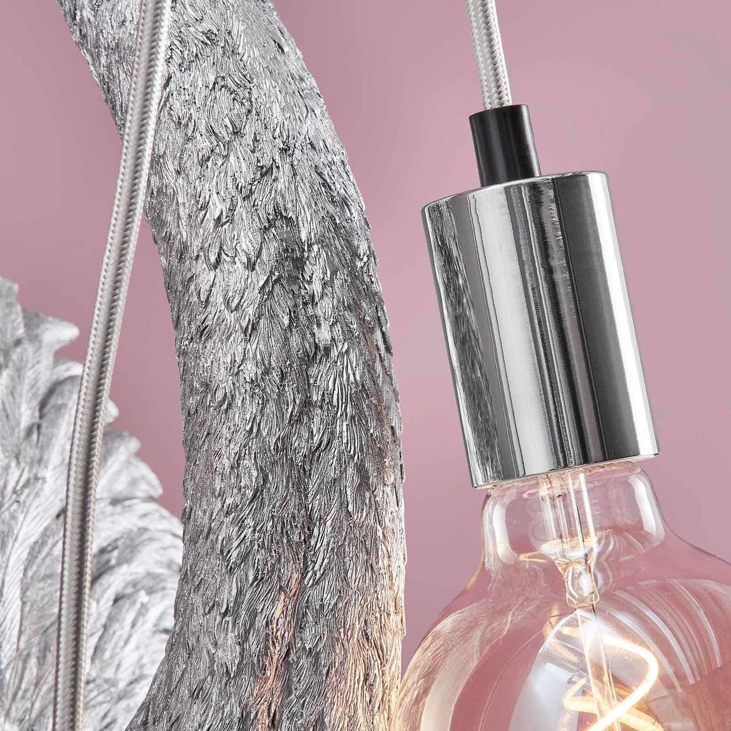 Luxusní designová stříbrná nástěnná lampa Plameňák Tiffany (Malá) dodá vašemu interiéru osobitý styl a elegantní světlo - Waterfall Bathrooms