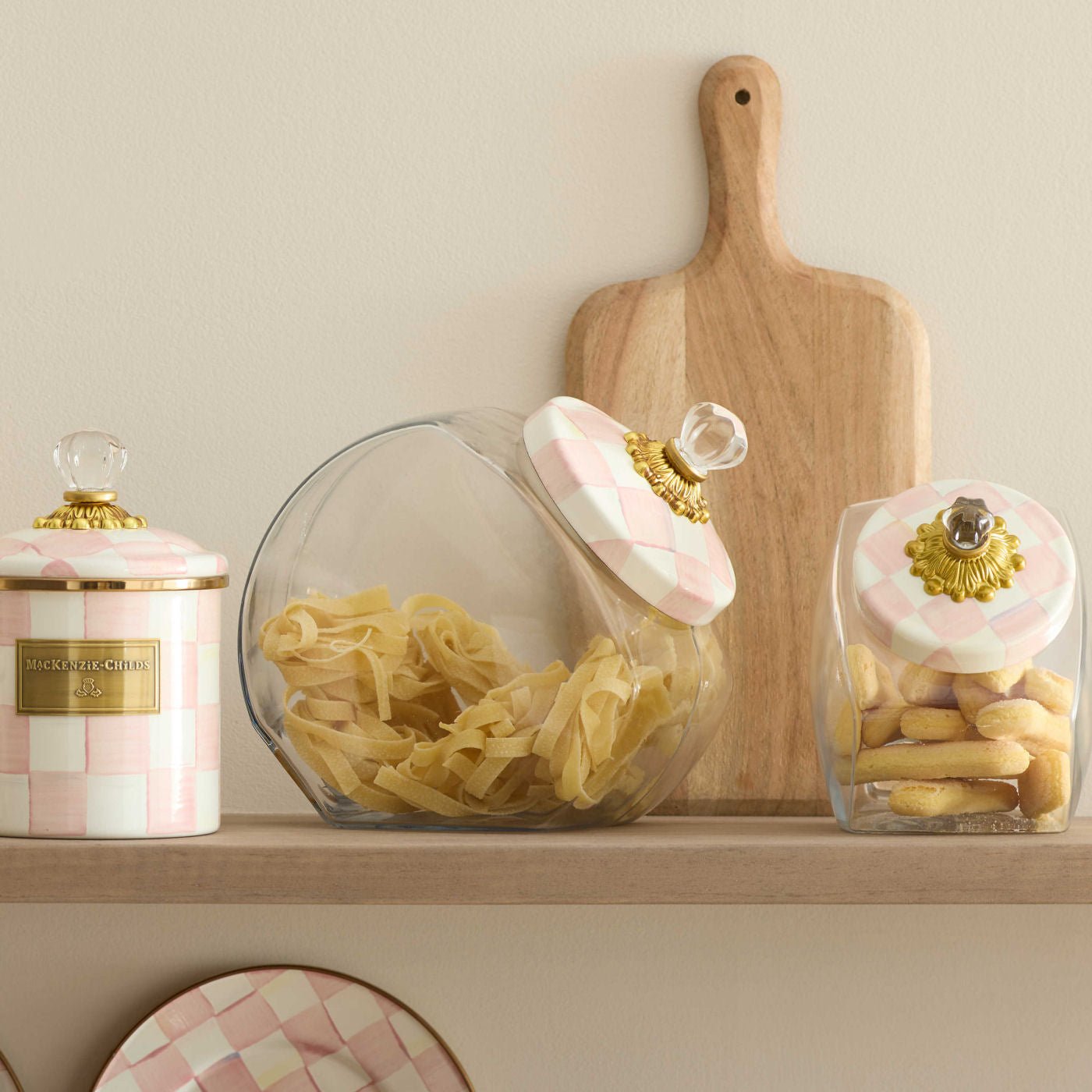 MacKenzie-Childs Dóza na sušenky s víkem Rosy Check, sklo, smalt, růžový vzor, 2.27 L, Waterfall Bathrooms