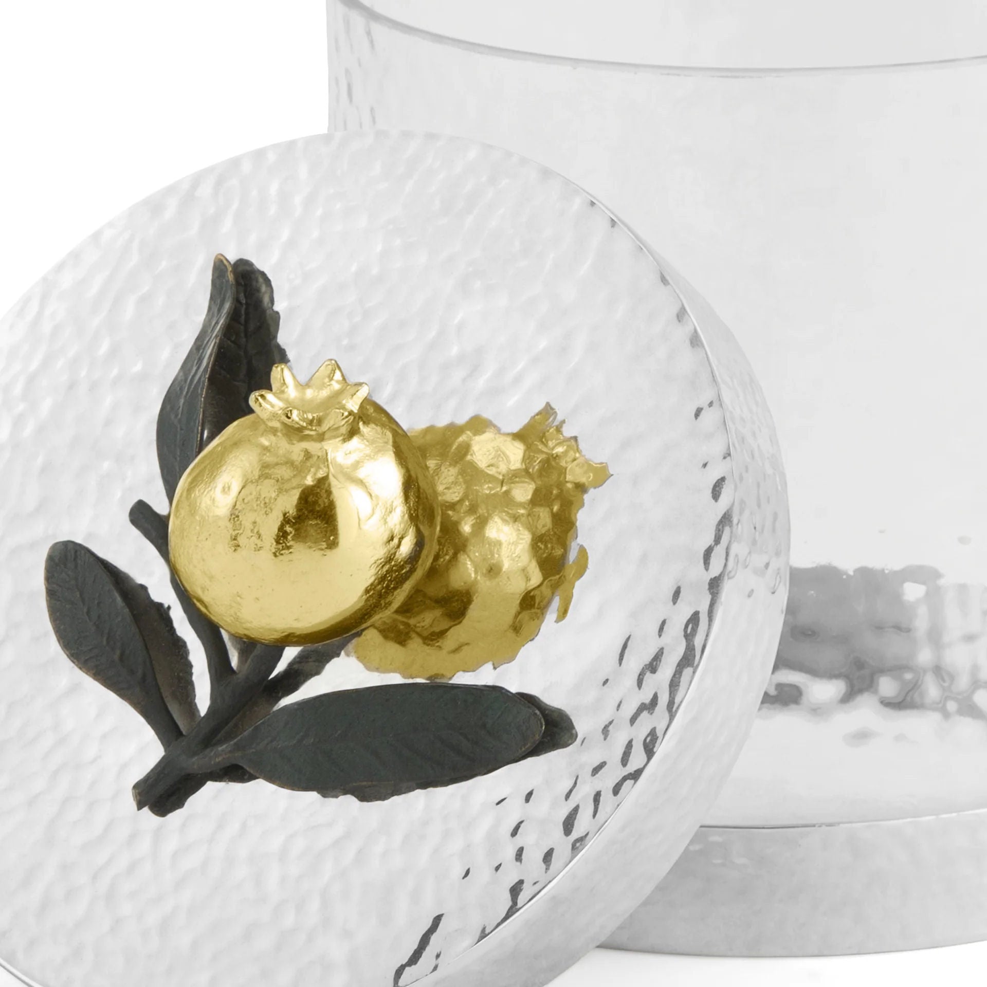 Sada dóz Pomegranate od Michael Aram ve velikostech XS, SM, MD a LG, vyrobených ze skla s víčky v provedení Niklovaná, Zlacená a Oxidovaná úprava, Waterfall Bathrooms.
