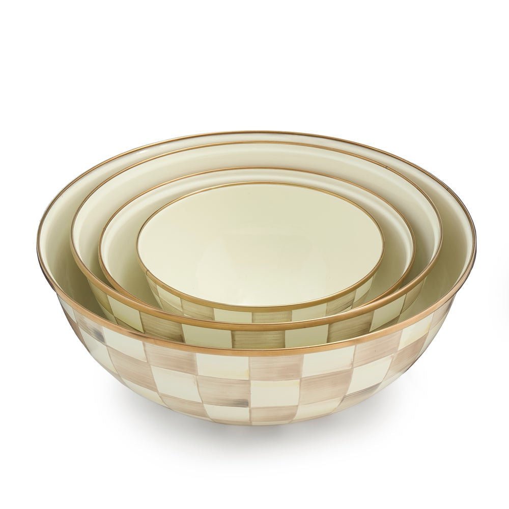 Extra velká ocelová kuchyňská mísa s ručně malovanými hnědými kostkami Mocha Check Extra Large Everyday Bowl MacKenzie-Childs Waterfall Bathrooms