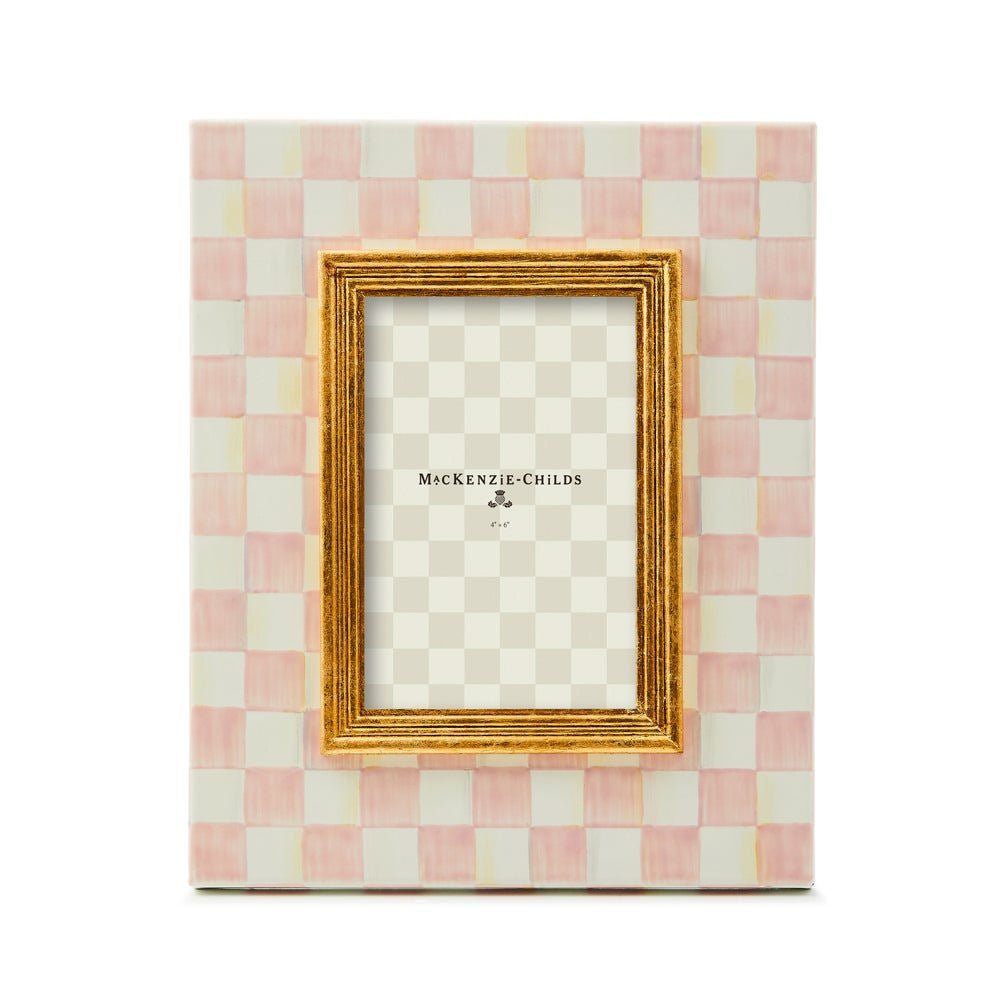 Stolní fotorámeček s ručně malovaným růžovým kostkovaným vzorem Rosy Check pro fotku 10x15 MacKenzie-Childs Waterfall Bathrooms