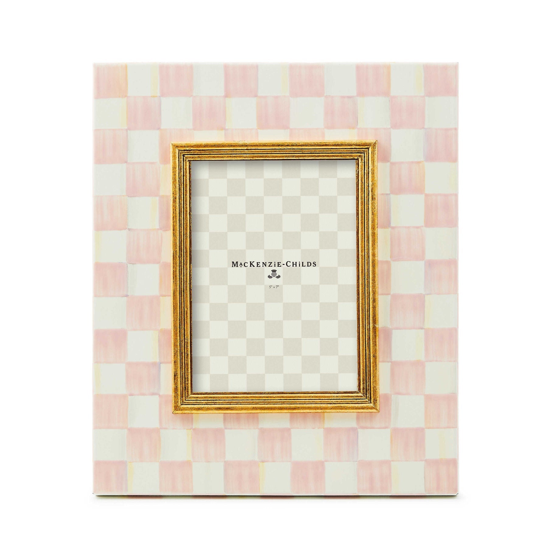 Fotorámeček Rosy Check 13 x 18 cm od MACKENZIE-CHILDS, ručně malované růžové kostičky, ocel, lněná zadní strana s mosaznou logotypovou destičkou, Waterfall Bathrooms.
