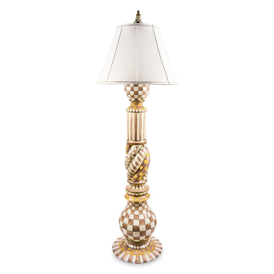 Exkluzivní ručně malovaná keramická stojací lampa Mocha Check od MacKenzie-Childs se zlatými detaily a lněným stínidlem pro luxusní osvětlení interiéru - Waterfall Bathrooms