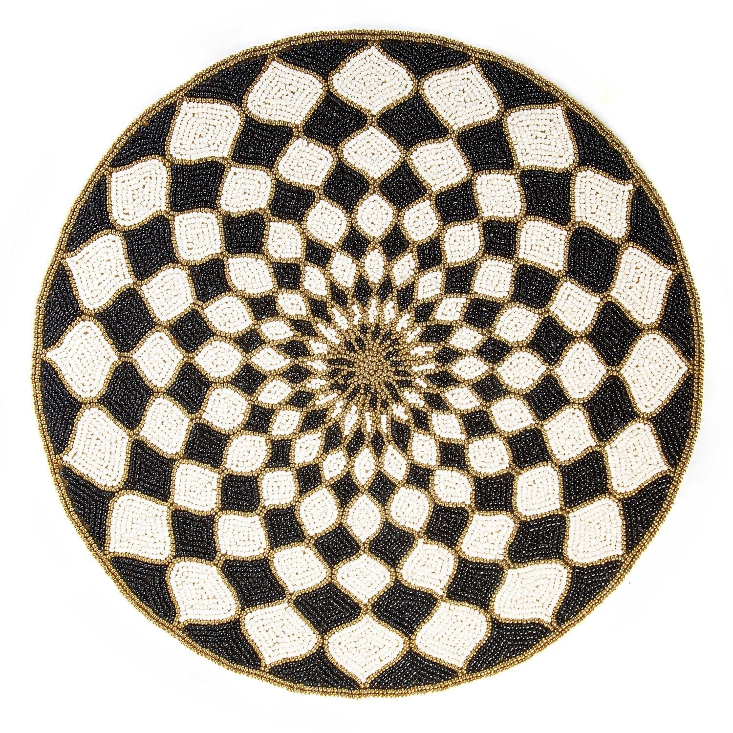 Korálkové prostírání Kaleidoscope Black & Ivory od MacKenzie-Childs, s černobílými korálky v kaleidoskopickém vzoru, Waterfall Bathrooms.
