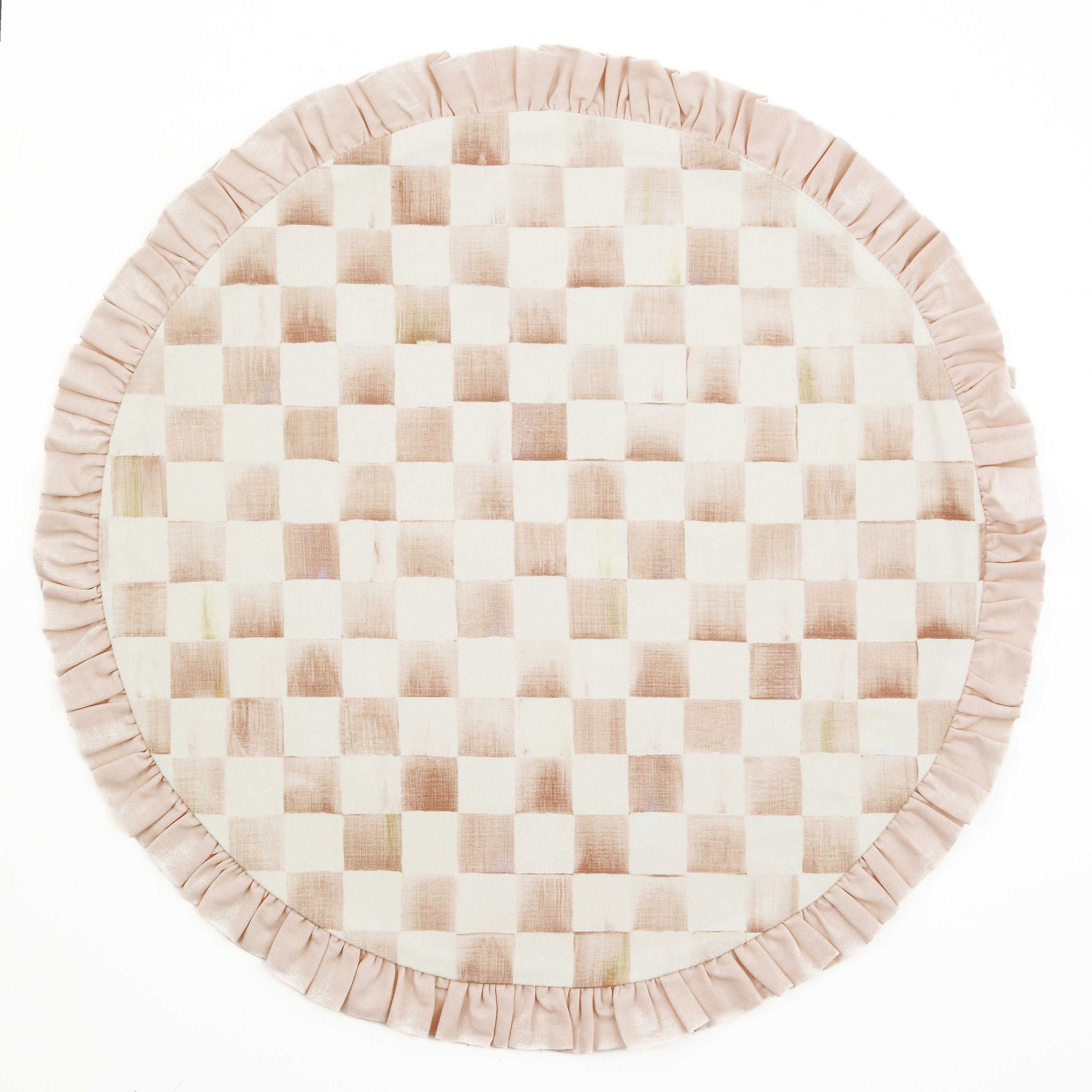 Bavlněné kulaté prostírání s kávovými kostkami a elegantním řaseným okrajem Mocha Check Round Placemat MacKenzie-Childs Waterfall Bathrooms