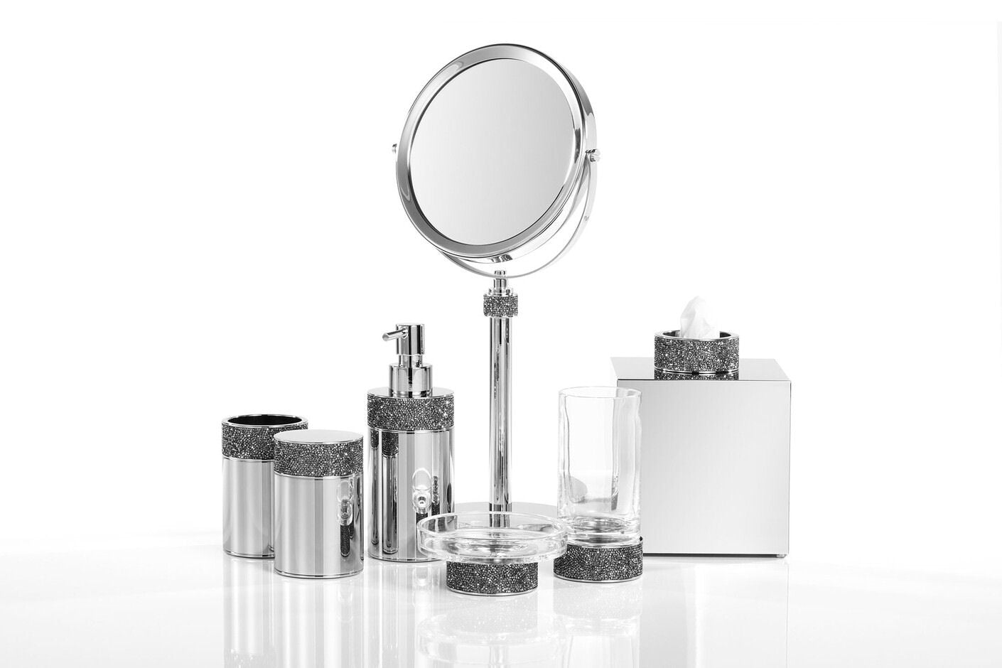 Luxusní chromový dávkovač mýdla Decor Walther Rocks s krystaly Swarovski® přináší do koupelny eleganci a oslnivý třpyt - Waterfall Bathrooms