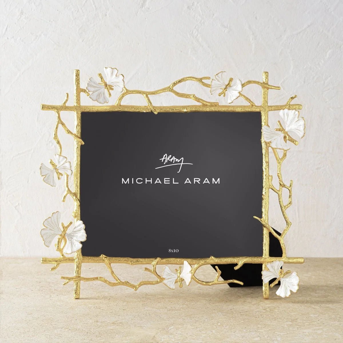 Luxusní kovový fotorámeček Michael Aram Butterfly Ginkgo Gold v elegantní zlaté a bílé barvě ozdobí každý prémiový interiér - Waterfall Bathrooms