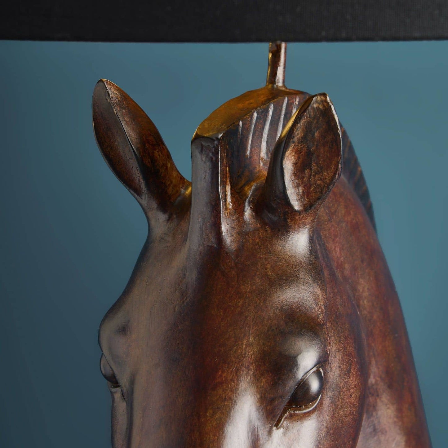 Luxusní hnědá stojací lampa Horse Amadeus s elegantním černým stínítkem je stylovým designovým doplňkem do vašeho interiéru - Waterfall Bathrooms
