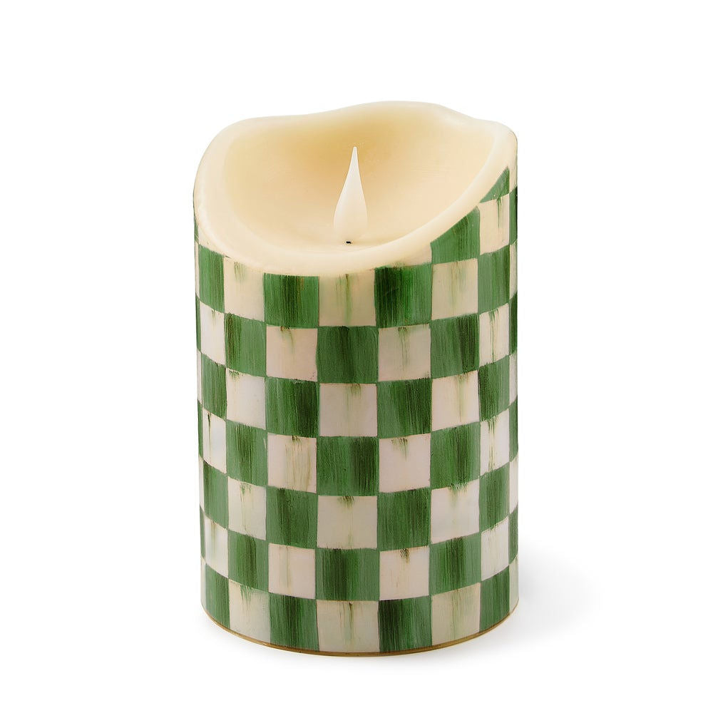 Luxusní zelená LED svíčka MacKenzie-Childs Emerald Check se smaragdovým vzorem a výškou 15 cm Waterfall Bathrooms