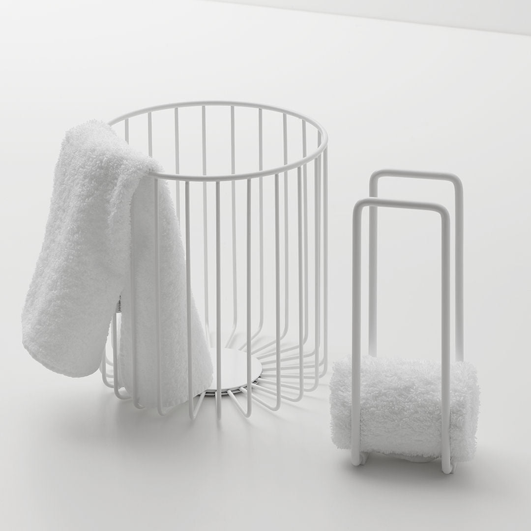 Luxusní matně bílý drátěný koš na ručníky Decor Walther nabízí elegantní design pro moderní koupelnu. - Waterfall Bathrooms