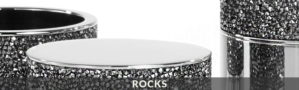 Luxusní čirá skleněná miska na mýdlo s blyštivými krystaly Swarovski® v lesklém chromovém provedení přináší do koupelny eleganci - Waterfall Bathrooms