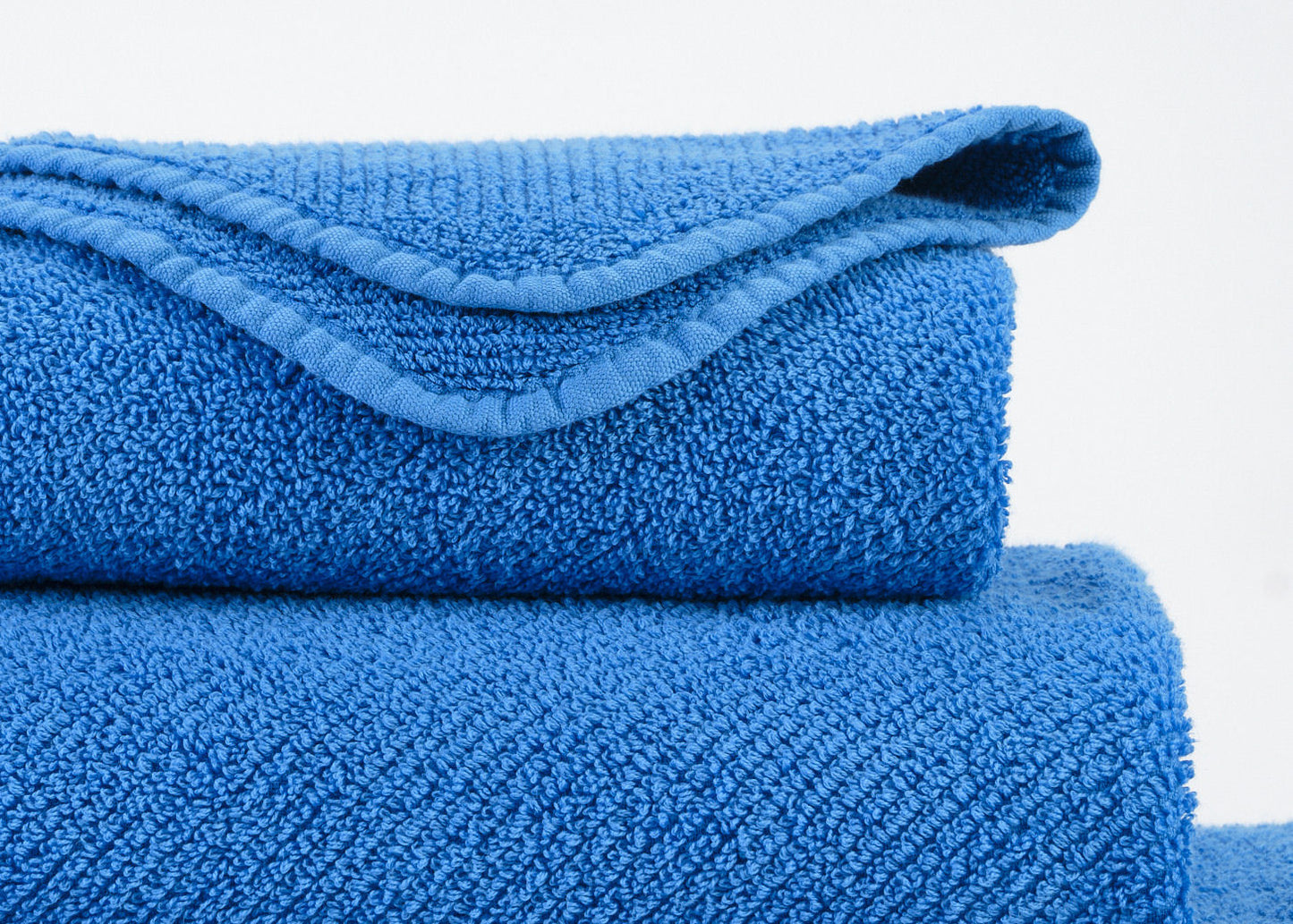 Luxusní modrý ručník 383 Zanzibar ze 100% egyptské bavlny Giza 70 s texturou Twill Waterfall Bathrooms
