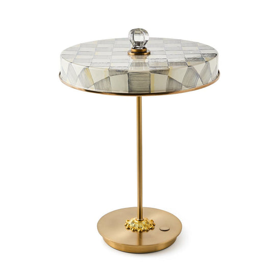 Luxusní šedobílá nabíjecí stolní LED lampa MacKenzie-Childs Sterling Check Waterfall Bathrooms