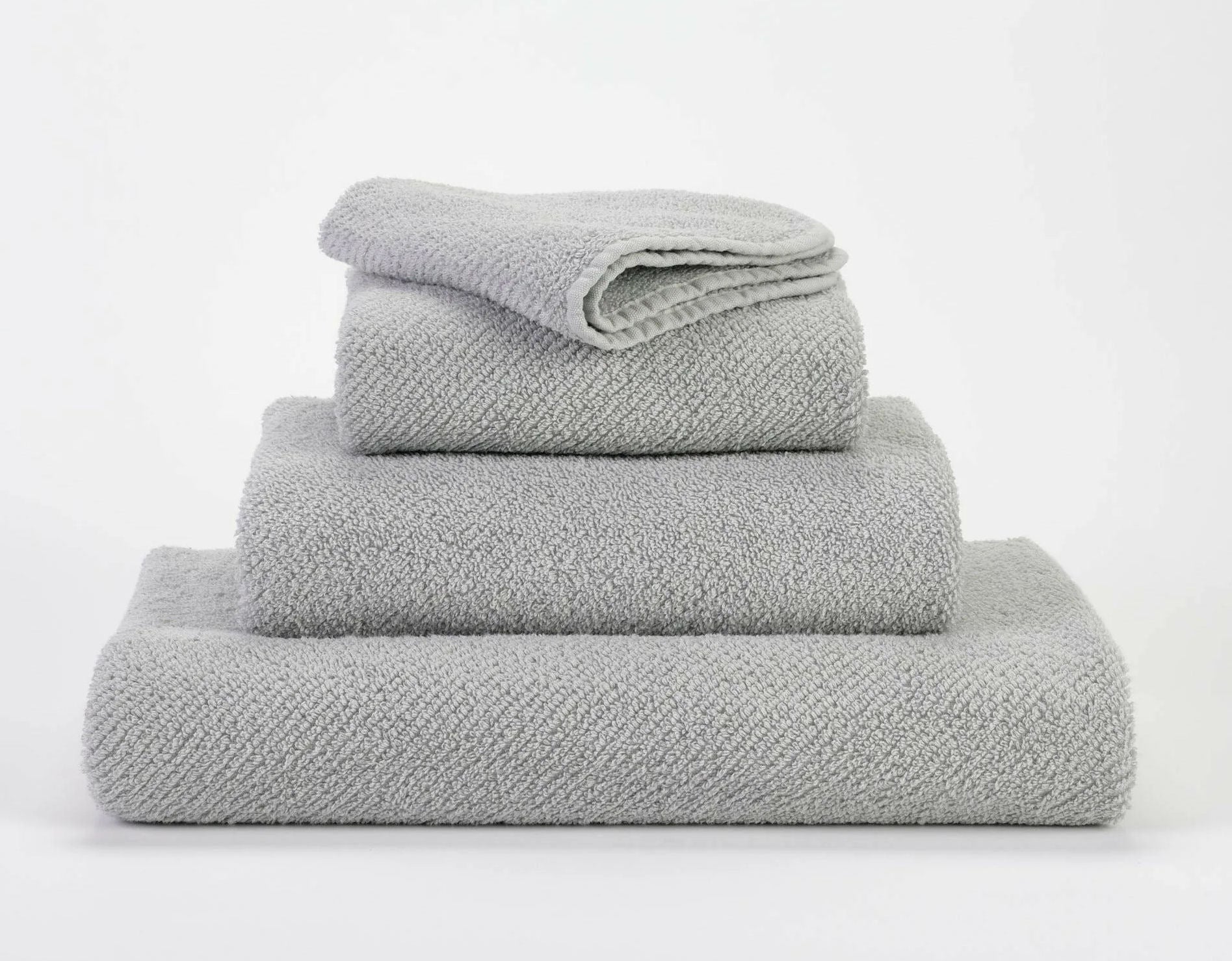 Luxusní platinově šedý ručník 992 Platinum ze 100% egyptské bavlny Giza 70 s texturou Twill Waterfall Bathrooms