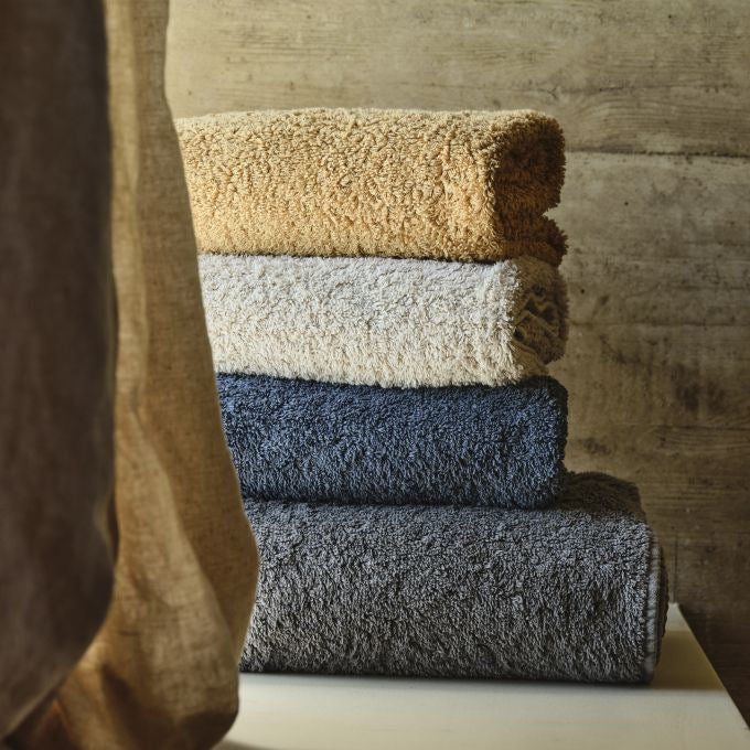 Luxusní tmavě šedý froté ručník s vysokou gramáží Super Pile Abyss & Habidecor Waterfall Bathrooms