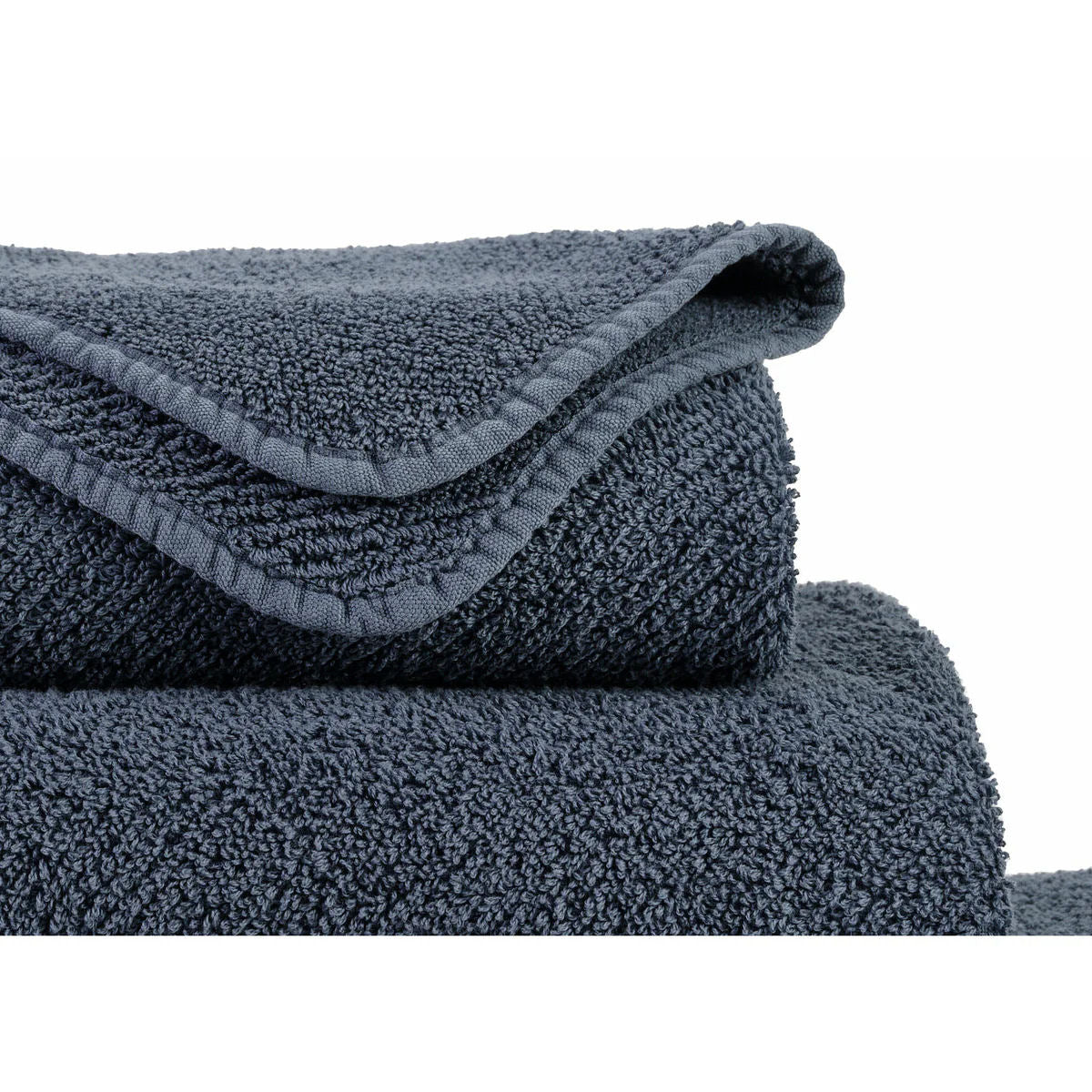 Luxusní džínově modrý ručník 307 Denim ze 100% egyptské bavlny Giza 70 s texturou Twill Waterfall Bathrooms
