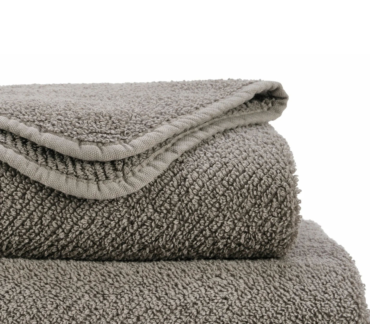 Luxusní šedobéžový ručník 940 Atmosphere ze 100% egyptské bavlny Giza 70 s texturou Twill Waterfall Bathrooms