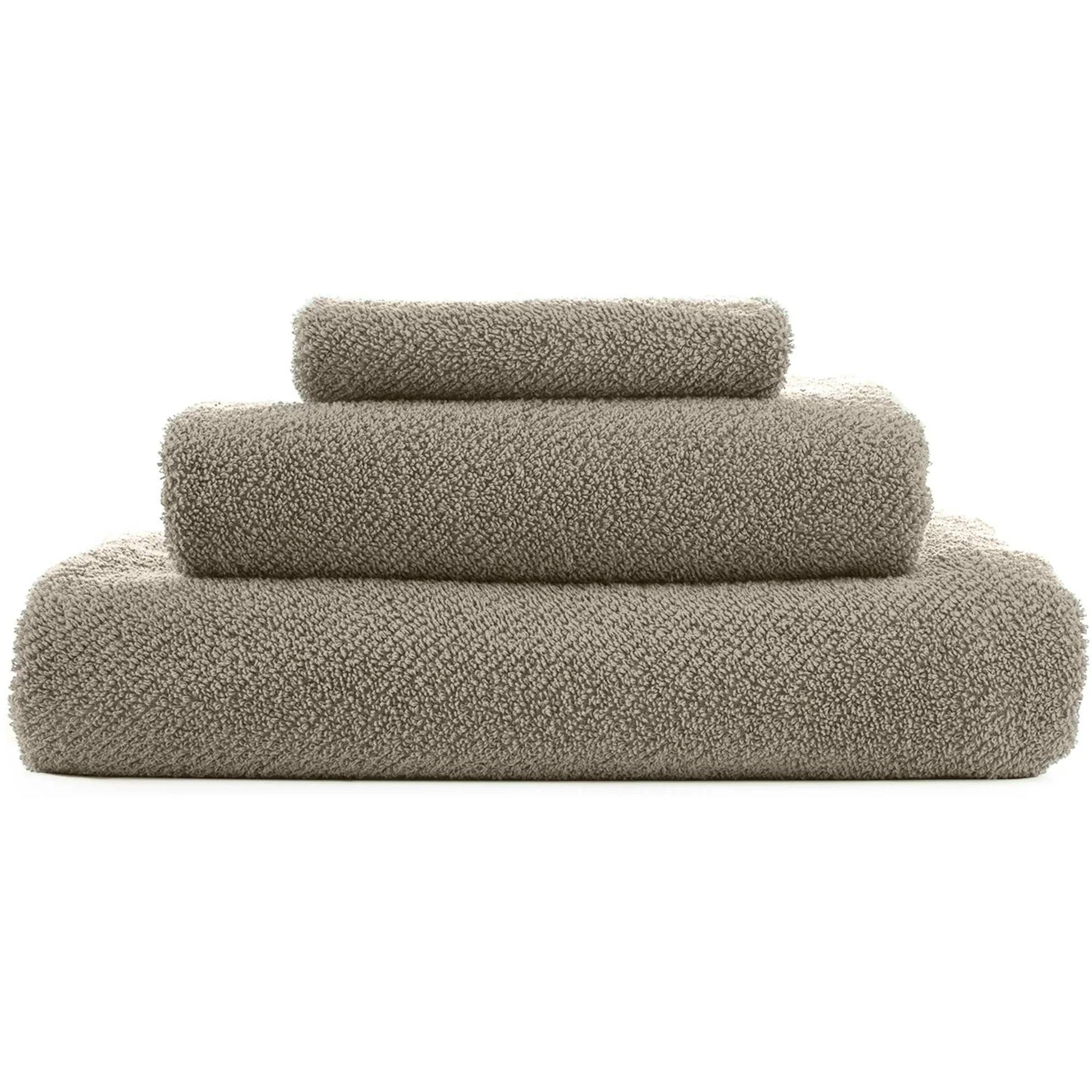 Luxusní šedobéžový ručník 940 Atmosphere ze 100% egyptské bavlny Giza 70 s texturou Twill Waterfall Bathrooms