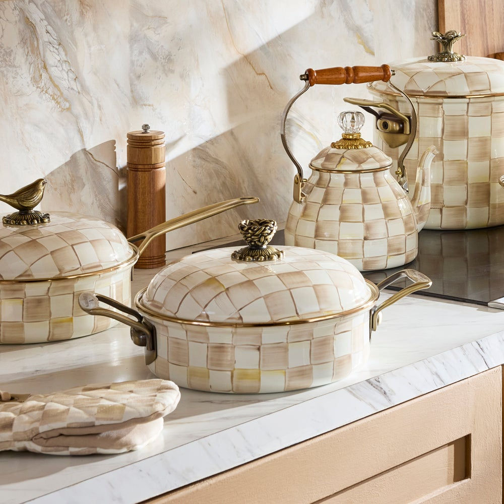 Luxusní smaltovaný kastrol 3 l ø 26 cm MacKenzie-Childs Mocha Check s poklicí Waterfall Bathrooms