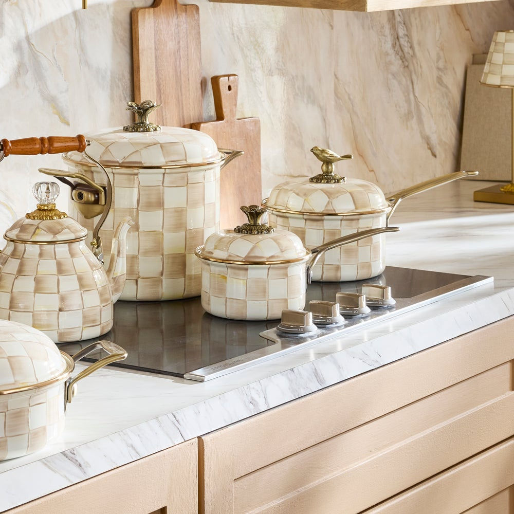 Luxusní smaltovaný rendlík 1 l ø 14 cm MacKenzie-Childs Mocha Check s poklicí Waterfall Bathrooms