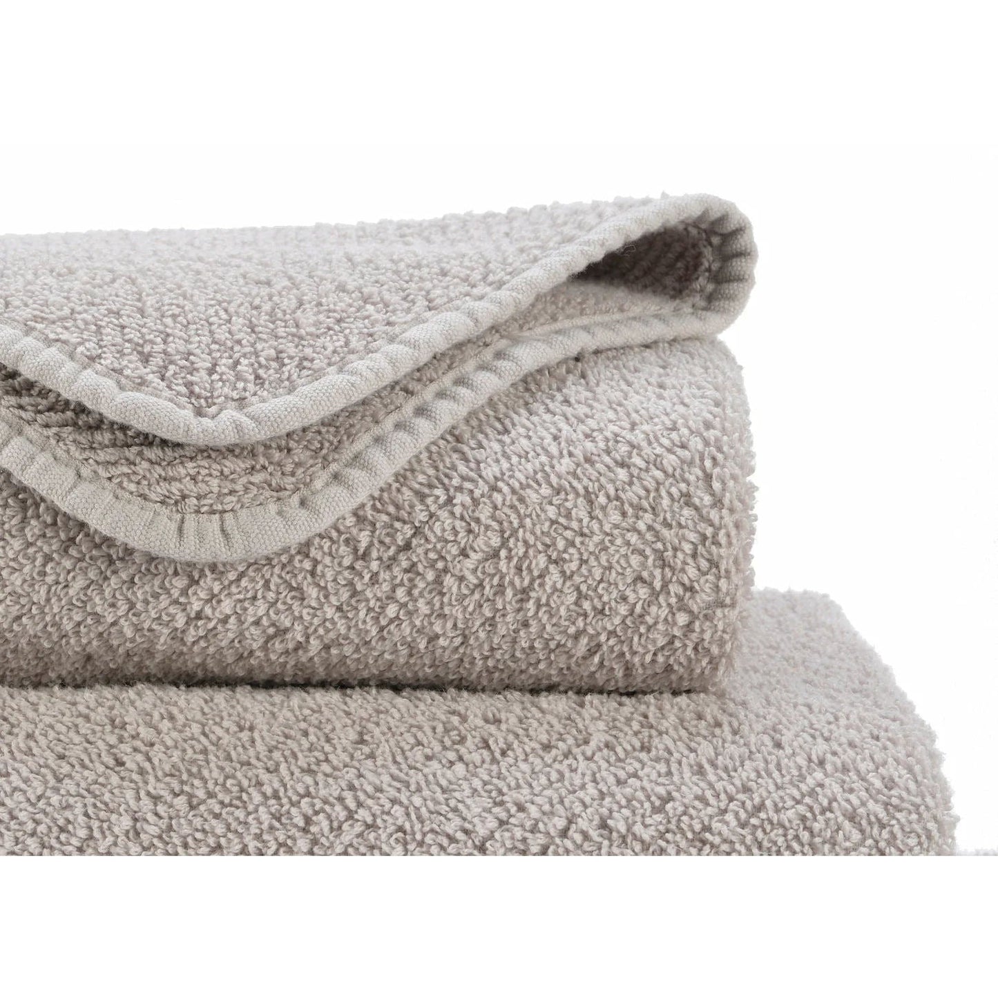 Luxusní světle šedý ručník 950 Cloud ze 100% egyptské bavlny Giza 70 s texturou Twill Waterfall Bathrooms