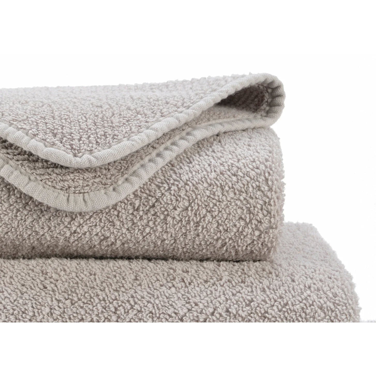 Luxusní světle šedý ručník 950 Cloud ze 100% egyptské bavlny Giza 70 s texturou Twill Waterfall Bathrooms