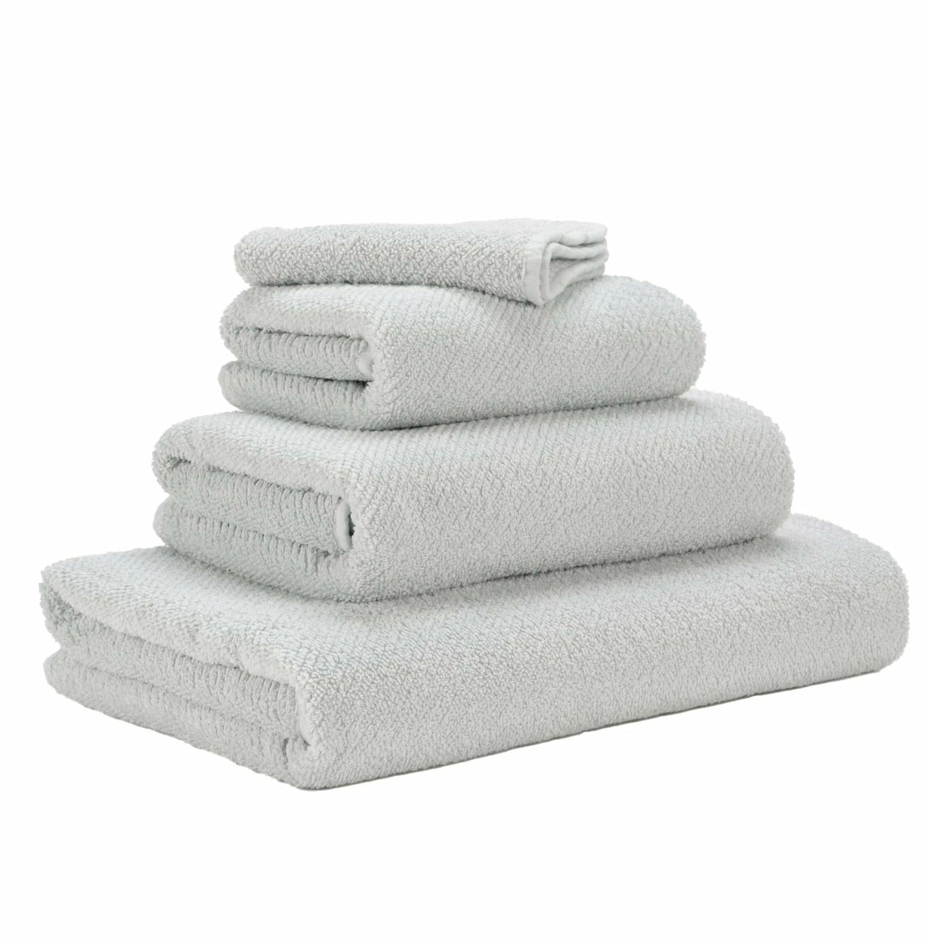 Luxusní světle šedý ručník 930 Perle ze 100% egyptské bavlny Giza 70 s texturou Twill Waterfall Bathrooms