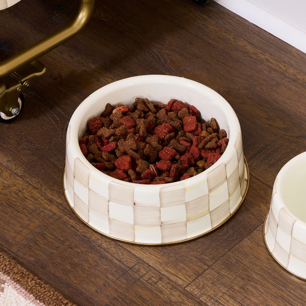 Luxusní velká smaltovaná miska pro psy MacKenzie-Childs Mocha Check s hnědo-bílým vzorem Waterfall Bathrooms
