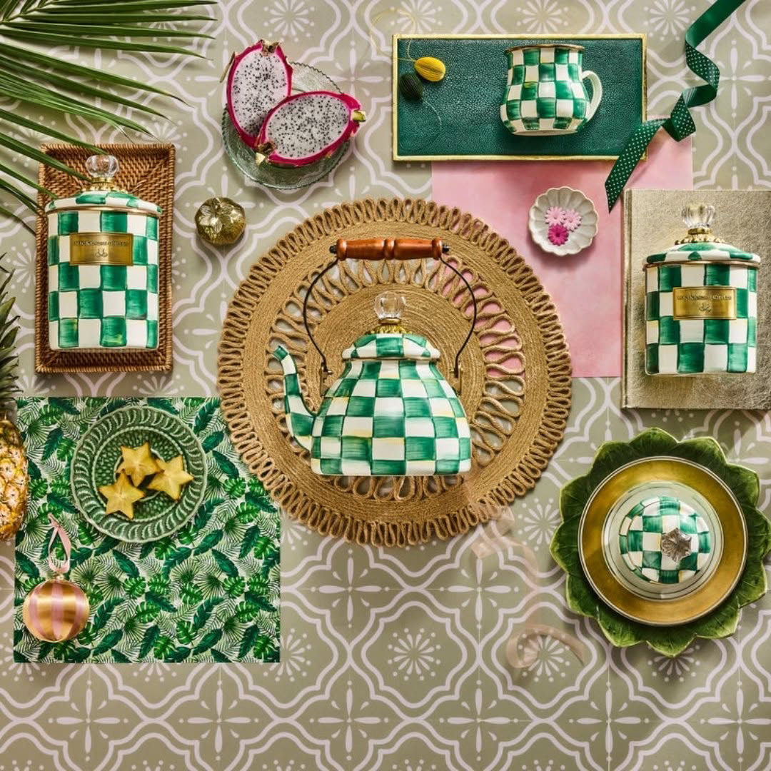 Luxusní velký oválný kostkovaný servírovací podnos MacKenzie-Childs Emerald Check ze smaltované oceli smaragdově zelený Waterfall Bathrooms