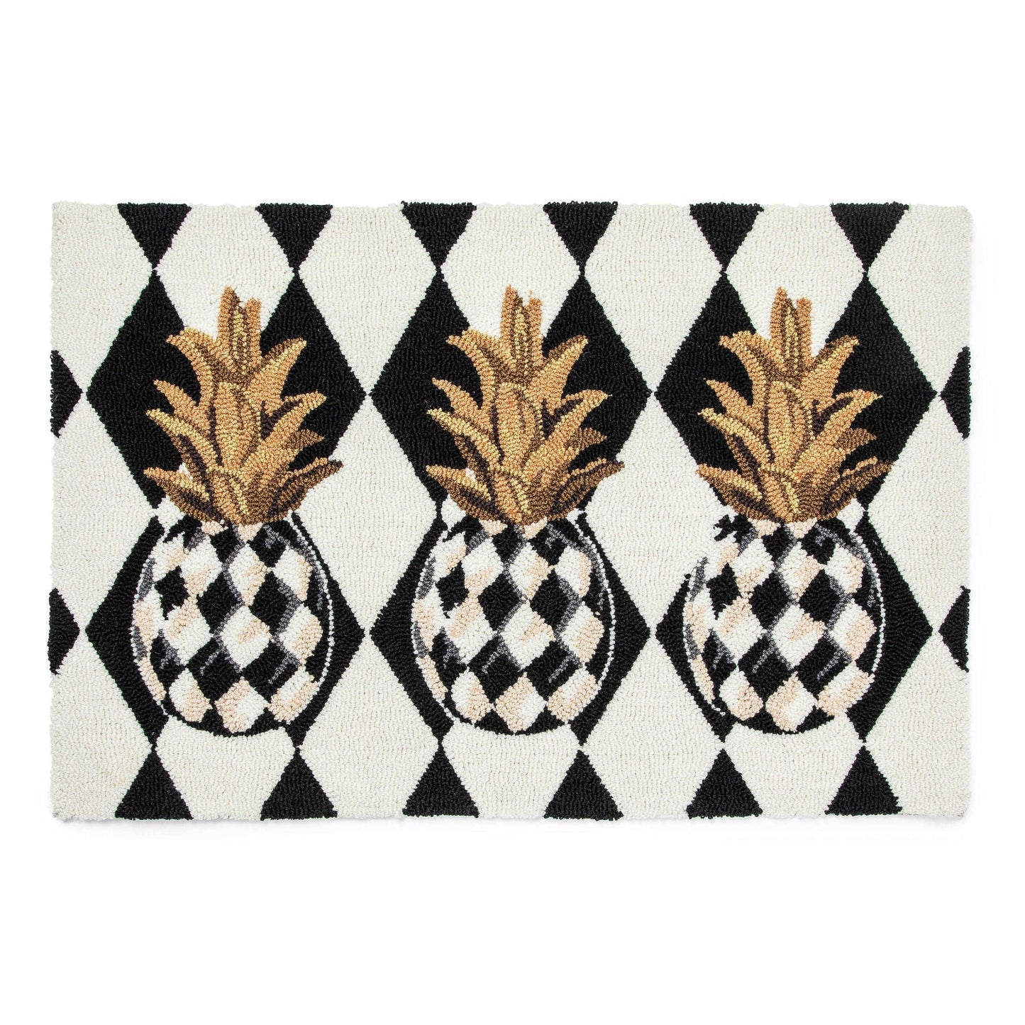 Luxusní ručně všívaný koberec MacKenzie-Childs s motivem ananasu a harlekýnským vzorem Pineapple Rug Waterfall Bathrooms