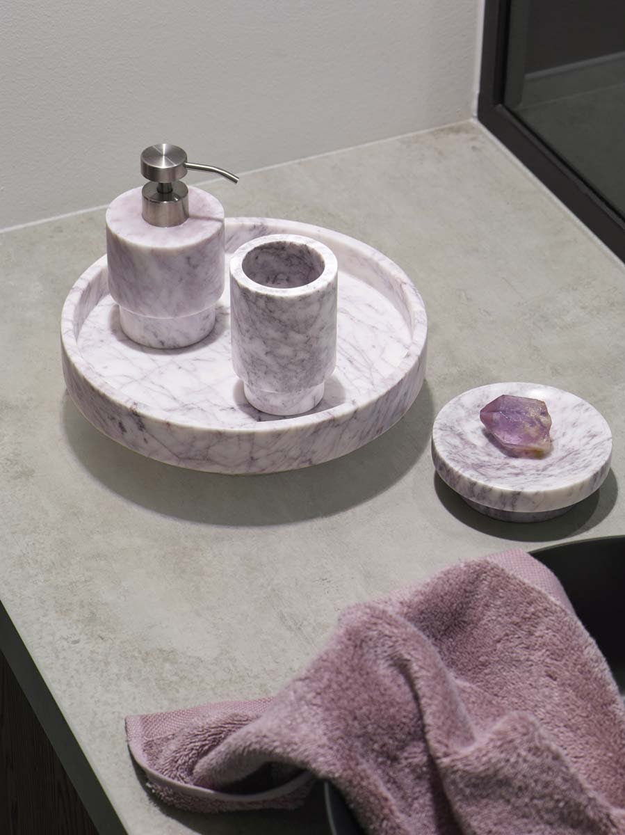 Luxusní mramorový podnos na podstavci Porto Rosy v elegantním světlém provedení s osobitým fialovým žilkováním. - Waterfall Bathrooms