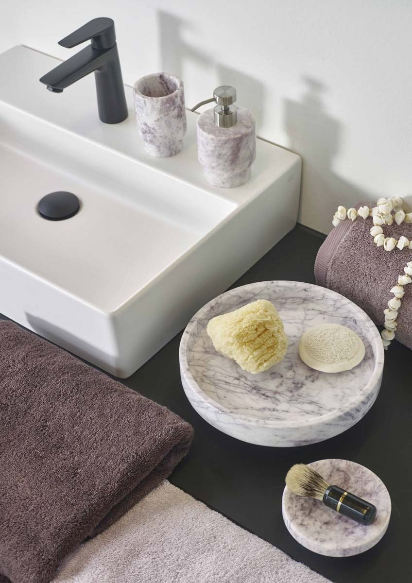 Luxusní mramorový podnos na podstavci Porto Rosy v elegantním světlém provedení s osobitým fialovým žilkováním. - Waterfall Bathrooms