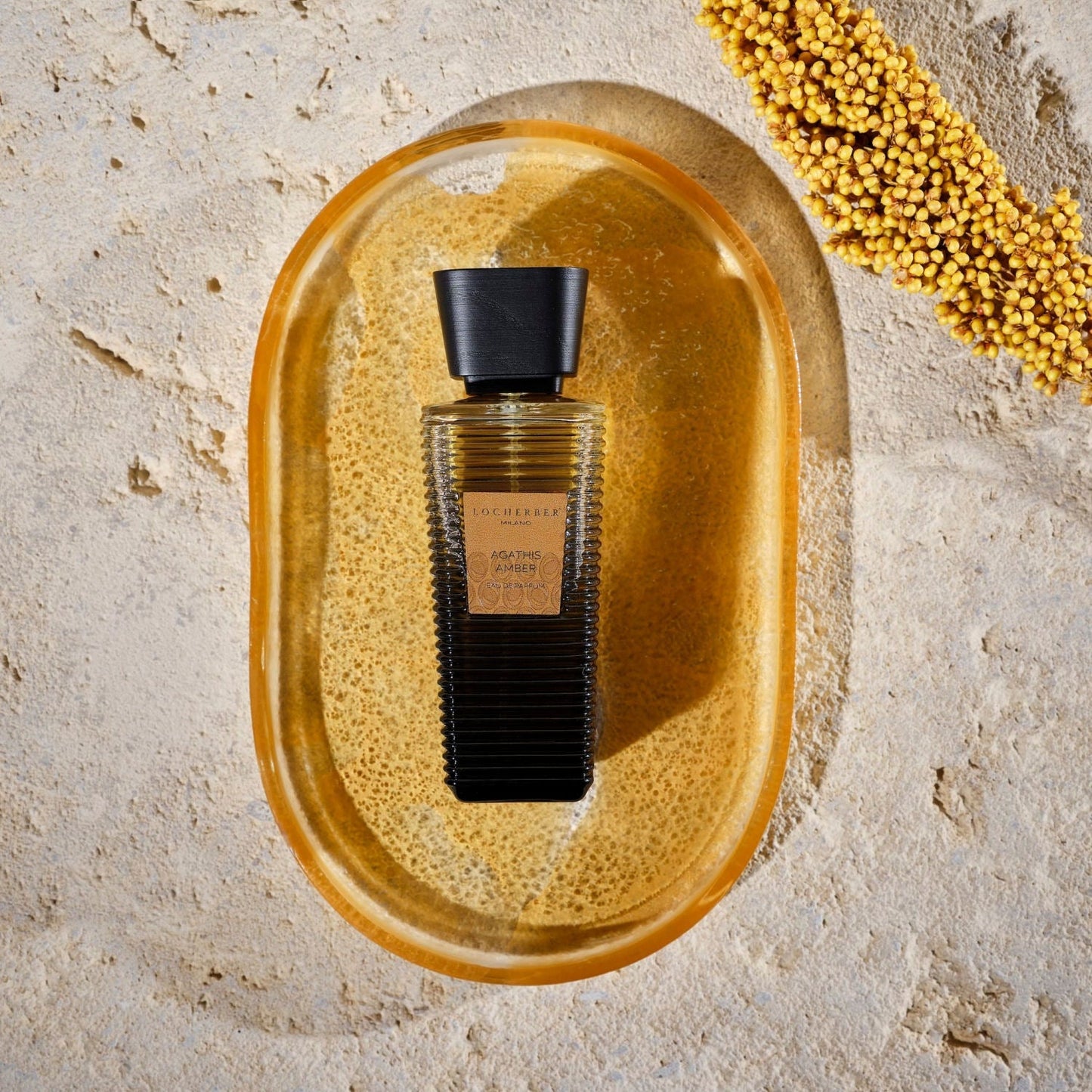 Parfémovaná voda Agathis Amber (100 ml) od Locherber Milano, vůně jantar, bergamot, vanilka a santalové dřevo, Waterfall Bathrooms.