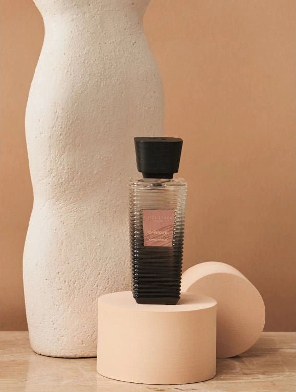 Parfémovaná voda Café Satin (100 ml) od Locherber Milano, vůně káva, růže, vanilka a ambra, Waterfall Bathrooms.