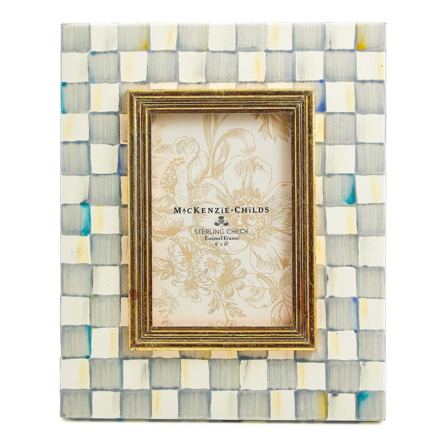 Rámeček Courtly Check 10 x 15 cm od MacKenzie-Childs, s šedým kostkovaným vzorem, lněnou zadní stranou a mosaznou destičkou s logem, Waterfall Bathrooms.
