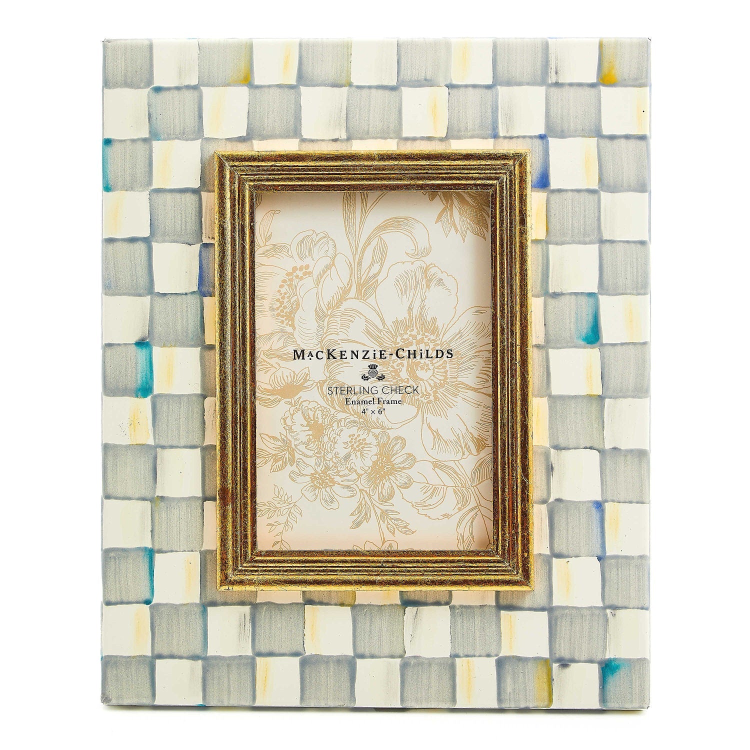 Rámeček Courtly Check 10 x 15 cm od MacKenzie-Childs, s šedým kostkovaným vzorem, lněnou zadní stranou a mosaznou destičkou s logem, Waterfall Bathrooms.
